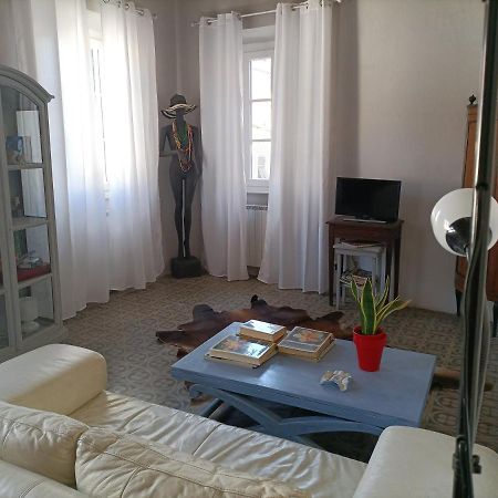 Casa Di Titta Vicino Al Mare Villa Viareggio Luaran gambar