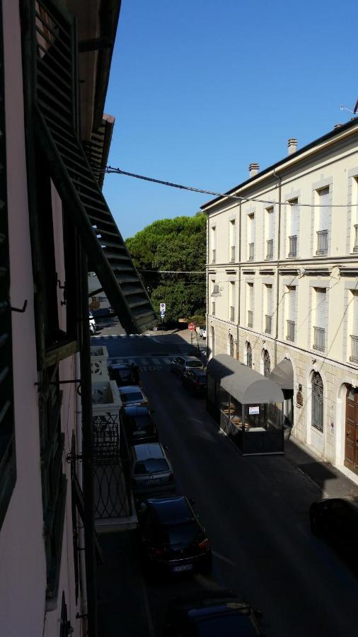 Casa Di Titta Vicino Al Mare Villa Viareggio Luaran gambar